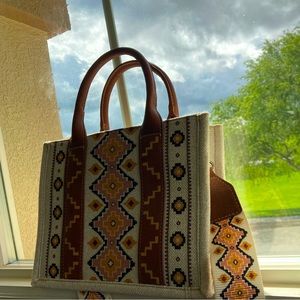 New Wrangler purse never been used, a gift I just never took out of my closet😅